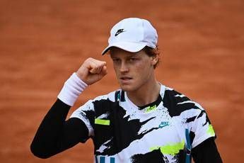 Sinner e Trevisan, doppia impresa: quarti di finale al Roland Garros Sinner e Trevisan, doppia impresa: quarti di finale al Roland Garros