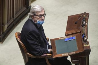 Covid, Sgarbi sbotta alla Camera: Italia fascista e repressiva