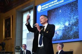 Nobel Fisica per scoperte su buchi neri e galassia a Penrose, Genzel e Ghez Nobel Fisica per scoperte su buchi neri e galassia a Penrose, Genzel e Ghez