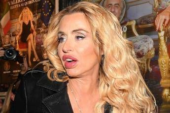 Valeria Marini: Non lasciate morire il Salone Margherita Valeria Marini: Non lasciate morire il Salone Margherita