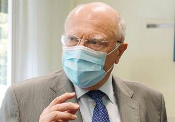 Galli si toglie il sassolino dalla scarpa: Dicevano virus indebolito... Galli si toglie il sassolino dalla scarpa: Dicevano virus indebolito...