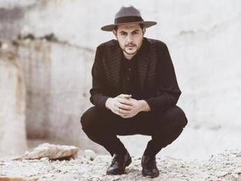 Renzo Rubino: Nel mio film la denuncia sull'inquinamento della plastica in mare Renzo Rubino: Nel mio film la denuncia sull'inquinamento della plastica in mare