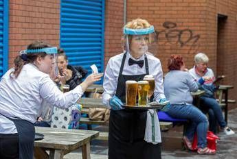 Covid, in Irlanda del Nord scuole chiuse: pub e ristoranti solo in take away