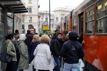 Covid, Pregliasco: Troppi sui mezzi in orari di punta