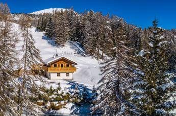 Lavoro, Airbnb: 'Con smart working si scopre vita fuori porta, 2 su 3 con pc in valigia' Lavoro, Airbnb: 'Con smart working si scopre vita fuori porta, 2 su 3 con pc in valigia'