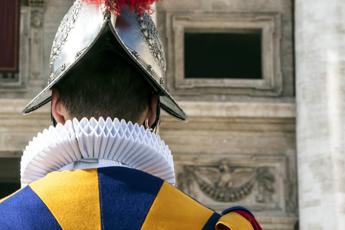 Covid, salgono a 11 le Guardie Svizzere contagiate in Vaticano