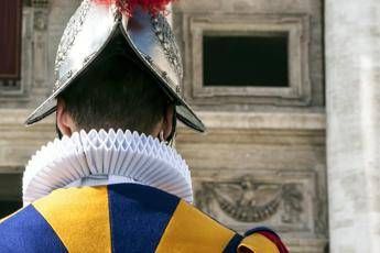 Covid, salgono a 11 le Guardie Svizzere contagiate in Vaticano Covid, salgono a 11 le Guardie Svizzere contagiate in Vaticano