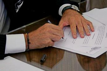 Manageritalia e Confcommercio firmano primo contratto per lavoro qualificato su piattaforma digitale