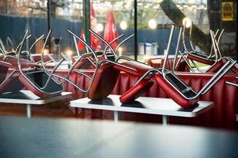 Berlino, tribunale dà ragione a bar e ristoranti: niente stop alle 23 Berlino, tribunale dà ragione a bar e ristoranti: niente stop alle 23