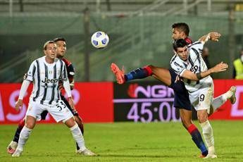 Crotone-Juve 1-1, Pirlo stecca Crotone-Juve 1-1, Pirlo stecca