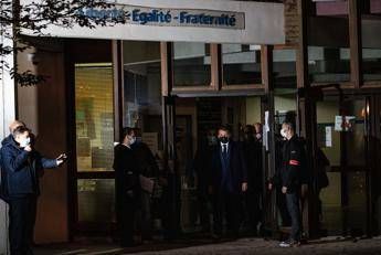 Insegnante decapitato a Parigi, arrestate 10 persone Insegnante decapitato a Parigi, arrestate 10 persone