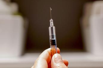 Burioni: Vaccino covid? Non sappiamo se ci sarà, aspettiamo dati