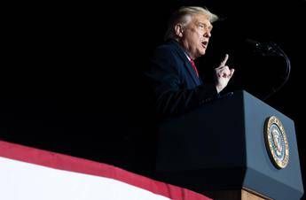 Covid, Trump: Usa meglio dell'Europa Covid, Trump: Usa meglio dell'Europa