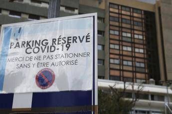 Coronavirus Francia, oltre 47mila nuovi contagi e 235 morti Coronavirus Francia, oltre 47mila nuovi contagi e 235 morti
