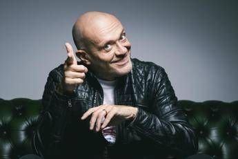 Max Pezzali: 'Qualcosa di nuovo' aspettando il Rinascimento post-Covid Max Pezzali: 'Qualcosa di nuovo' aspettando il Rinascimento post-Covid