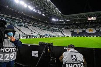 Sondaggio Emg/Adnkronos, due italiani su tre dicono sì a stop Serie A Sondaggio Emg/Adnkronos, due italiani su tre dicono sì a stop Serie A