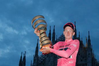 Giro d'Italia, trionfa Geoghegan Hart