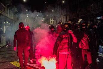 Proteste Milano, 28 persone portate in questura Proteste Milano, 28 persone portate in questura