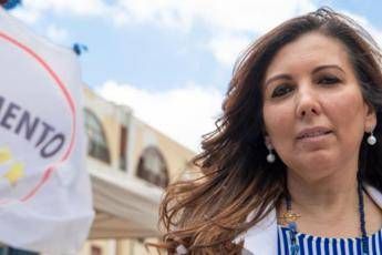 M5S perde pezzi, De Lorenzo lascia: Io scomoda, passo a Leu M5S perde pezzi, De Lorenzo lascia: Io scomoda, passo a Leu