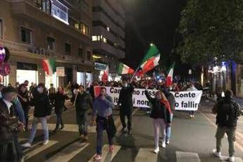 Roma, guerriglia in piazza del Popolo/Video Roma, guerriglia in piazza del Popolo/Video