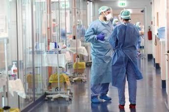 Coronavirus Lombardia, 8180 nuovi casi e 152 morti: il bollettino Coronavirus Lombardia, 8180 nuovi casi e 152 morti: il bollettino