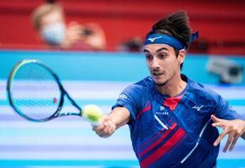 Sonego show contro Djokovic: 6-2, 6-1 al n.1 del mondo Sonego show contro Djokovic: 6-2, 6-1 al n.1 del mondo