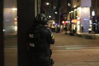 Attacco a Vienna, morti e feriti. Governo: Terrorismo Attacco a Vienna, morti e feriti. Governo: Terrorismo