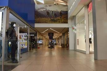 Ordinanza Lazio, Zingaretti: Centri commerciali chiusi il weekend Ordinanza Lazio, Zingaretti: Centri commerciali chiusi il weekend