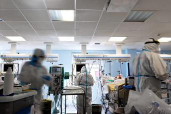 Coronavirus, Ordini medici: Senza lockdown 10mila morti in più