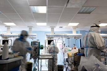 Coronavirus, Ordini medici: Senza lockdown 10mila morti in più Coronavirus, Ordini medici: Senza lockdown 10mila morti in più