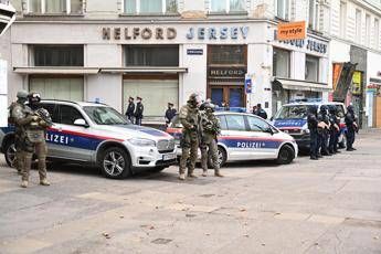 Attentato a Vienna, l'Isis rivendica Attentato a Vienna, l'Isis rivendica