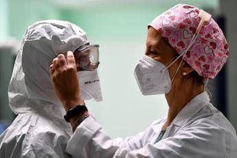 Covid Italia, contagi in salita: tasso positività al 12,6% Covid Italia, contagi in salita: tasso positività al 12,6%