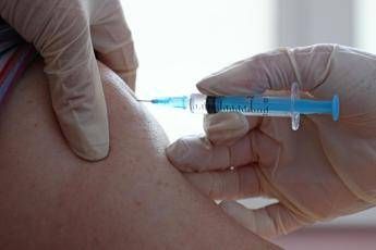 Influenza, medici: Caos vaccini in tutte le Regioni Influenza, medici: Caos vaccini in tutte le Regioni