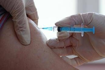 Covid, Oms: Effetto devastante su vaccinazioni