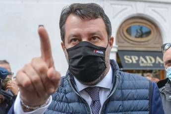 Salvini: Morra non dà fastidio alla mafia, è cretino Salvini: Morra non dà fastidio alla mafia, è cretino