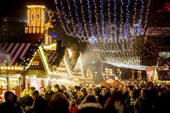 Natale e Capodanno, Covid e regole: no cenoni e feste in piazza