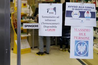Covid Italia, 16 farmacisti morti: l'ultimo nel napoletano