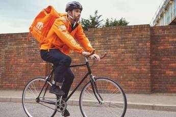 Just Eat, dal 2021 rider assunti come dipendenti Just Eat, dal 2021 rider assunti come dipendenti