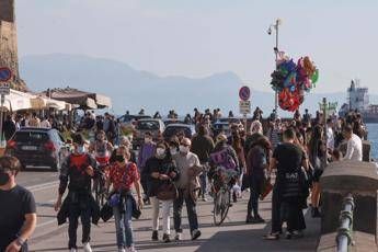 Zona rossa, arancione o gialla: ecco regole contro assembramenti Zona rossa, arancione o gialla: ecco regole contro assembramenti