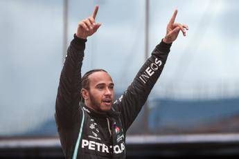 Lewis Hamilton diventa Sir