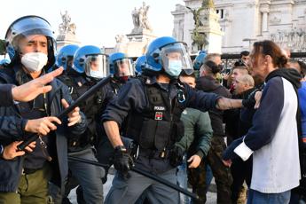 Proteste contro Dpcm a Roma, diversi fermati