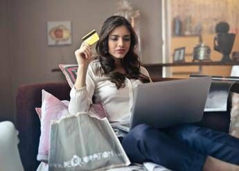 Al via il Cyber Month, ecco i trucchi anti-fregatura per acquisti online Al via il Cyber Month, ecco i trucchi anti-fregatura per acquisti online