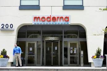 Vaccino Moderna, l'Ad: Potrebbe cambiare corso pandemia Vaccino Moderna, l'Ad: Potrebbe cambiare corso pandemia