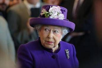 Al via la 4a stagione di 'The Crown', reali inglesi furiosi con Netflix Al via la 4a stagione di 'The Crown', reali inglesi furiosi con Netflix