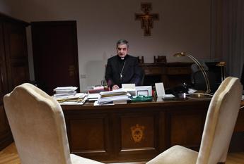 Vaticano, Becciu: Da Genevieve Putignani falsità, la querelo