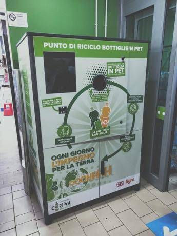 I nuovi ecocompattatori al Tigre di Ancona e Pescarasono punti di riciclo CORIPET I nuovi ecocompattatori al Tigre di Ancona e Pescarasono punti di riciclo CORIPET