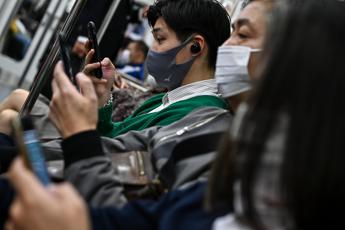 Covid, Tokyo supera 2mila casi per prima volta: verso stato d'emergenza