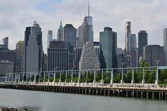 Covid New York, 650 cadaveri ancora in camion frigo Covid New York, 650 cadaveri ancora in camion frigo