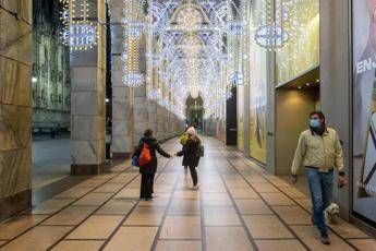 Natale e Covid, l'esperta Oms: Non riunirsi è più sicuro Natale e Covid, l'esperta Oms: Non riunirsi è più sicuro