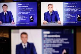 Covid Francia, Macron: Fine lockdown ma coprifuoco prima di Natale Covid Francia, Macron: Fine lockdown ma coprifuoco prima di Natale